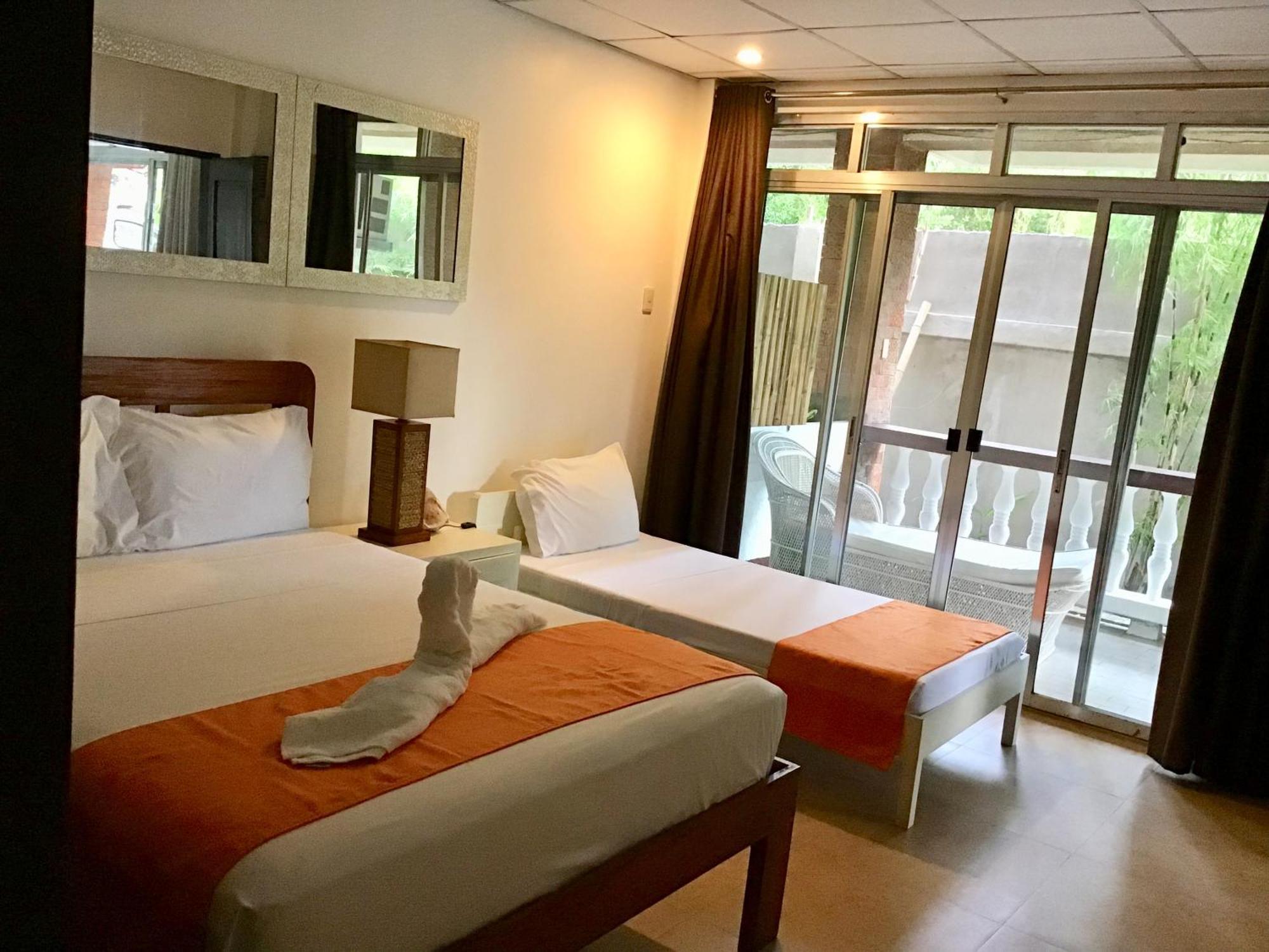1888 Beach Resort Dumaguete City Esterno foto